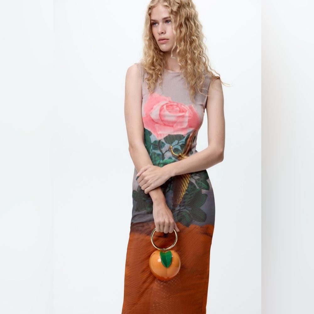 ZARA 
BOX CLUTCH